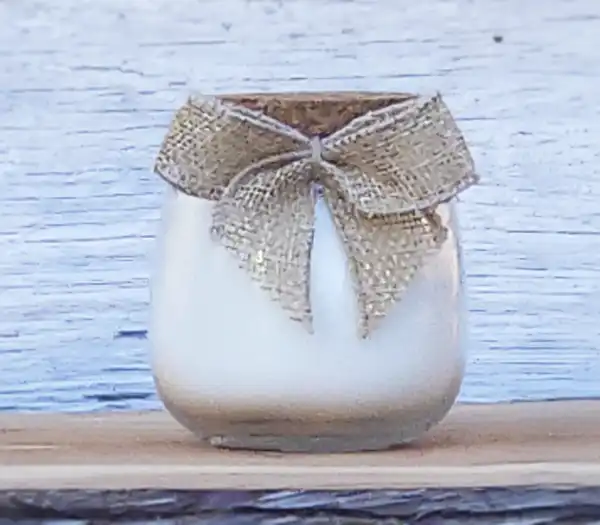 Vanilla scent candle